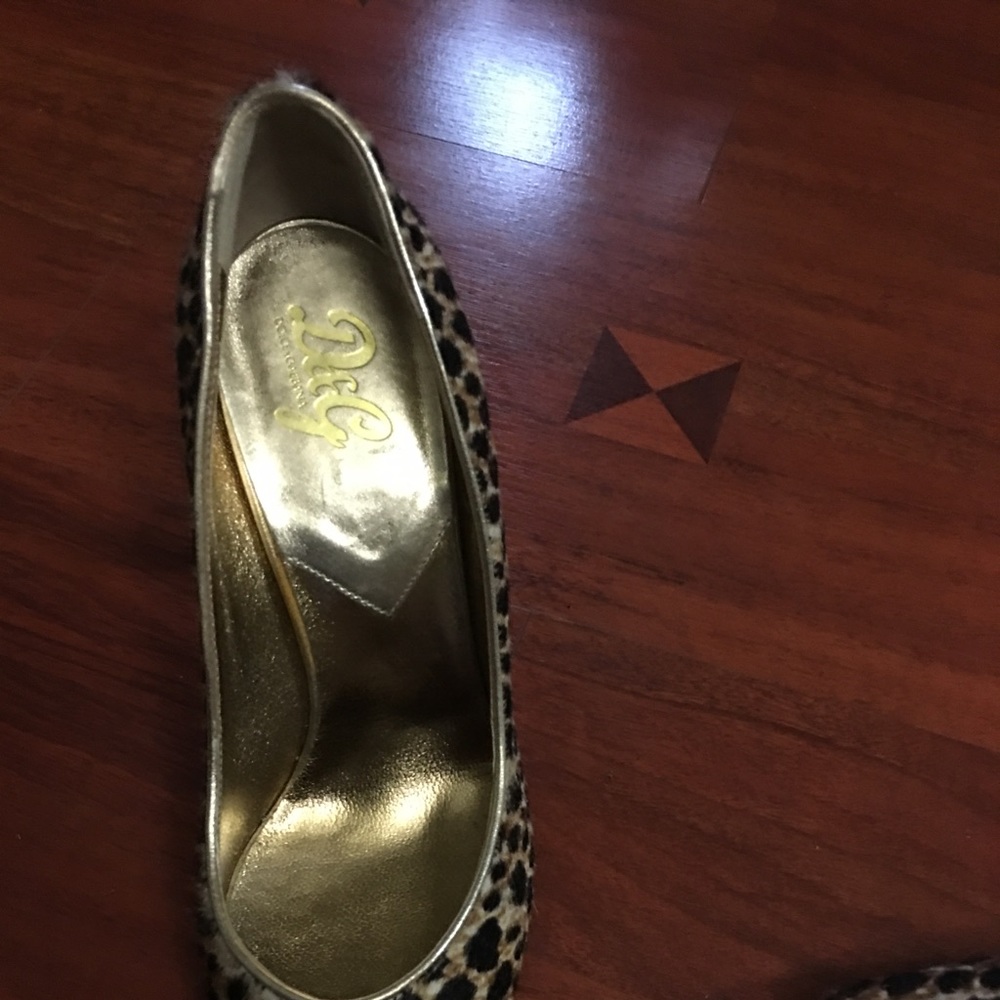(SOLD)D&G Leopard pumps